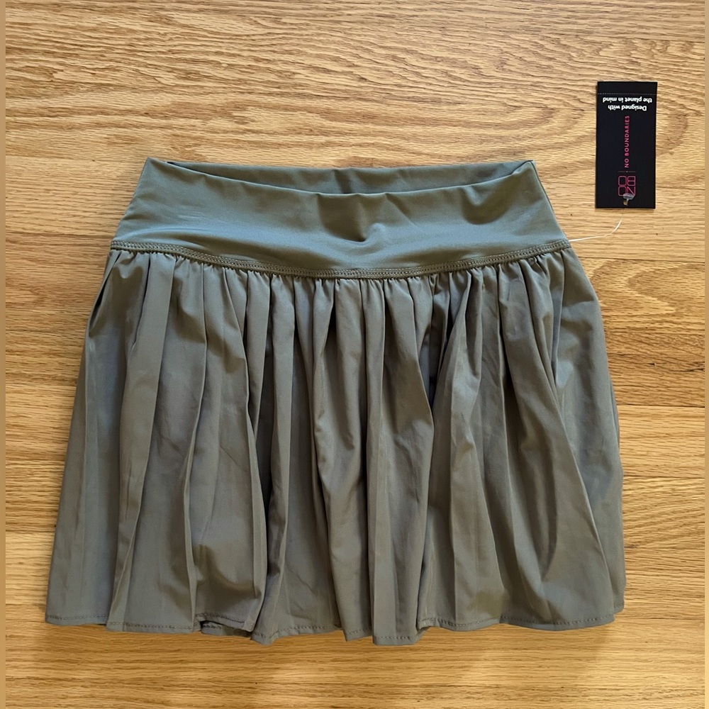No Boundaries Fern Color Skirt size M (7/9)